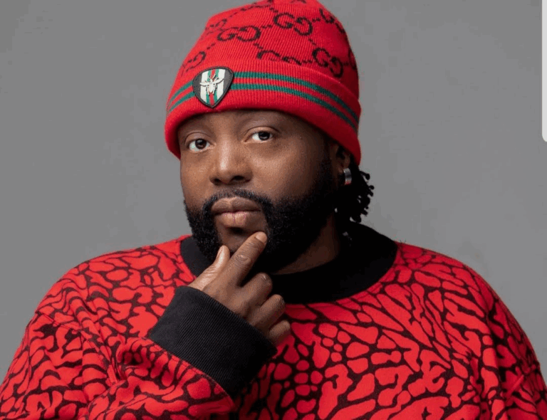 Yanick Afroman e Charles Bois Poaty entre os condecorados pelo Presidente
